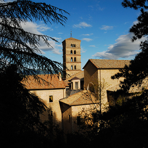 Monasteri, chiese e santuari